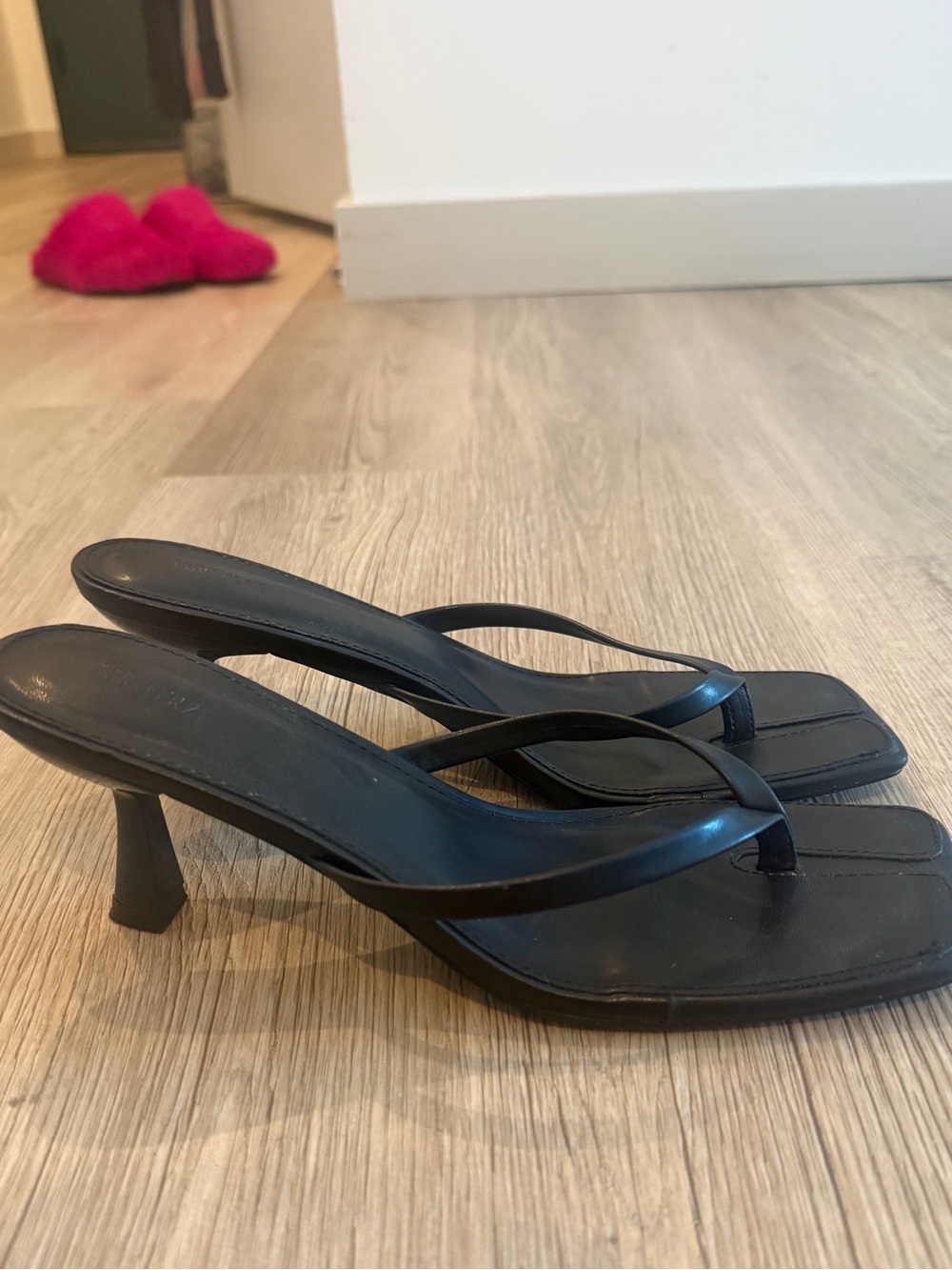 Black Women's Thong Kitten Heel Sandals